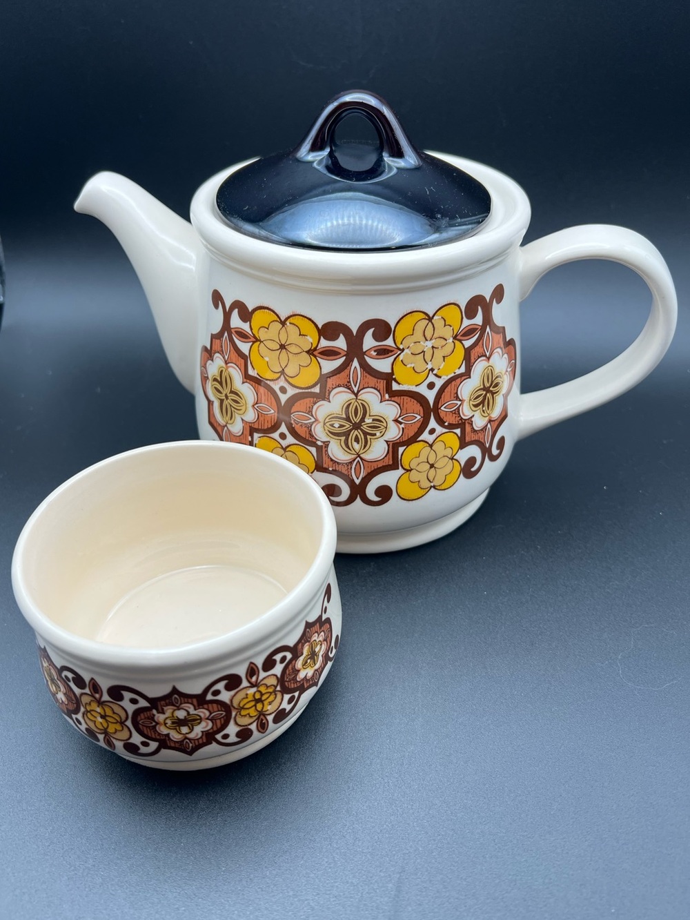 ☕️Vintage Sadler Staffordshire England 1970s Retro Floral Teapot and sugar bowl